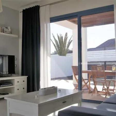 Βίλα In Playa Blanca Sleeps 4 Includes Air Con And Wifi 2