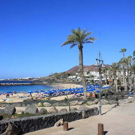 In Playa Blanca Sleeps 4 Includes Air Con And Wifi 2 *